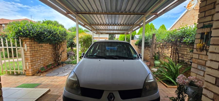 2 Bedroom Property for Sale in Flamwood North West